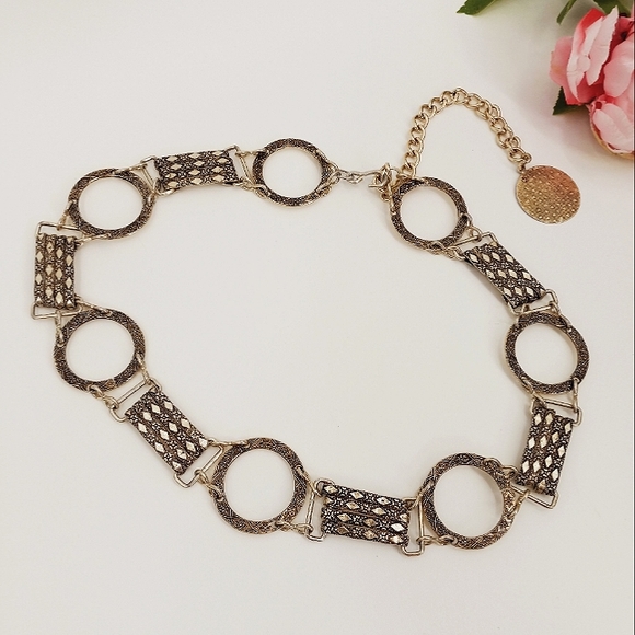 Vintage Accessories - VINTAGE Antique Gold Tone Lightweight Etched Metal Hinged Loop Chain Belt